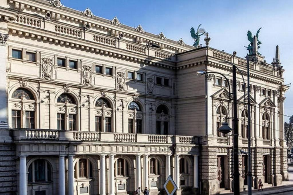 Apartment In The Center Of "Opera" Lviv Exterior photo